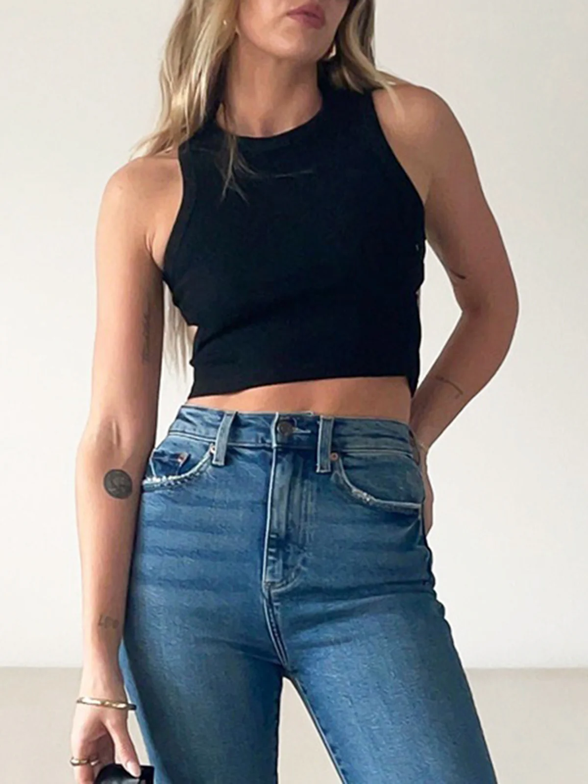 Solid Back Cutout Crop Tank Top - Takermore