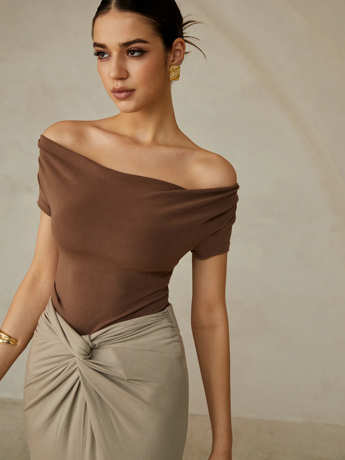 Off-Shoulder Pleated T-Shirt - Takermore