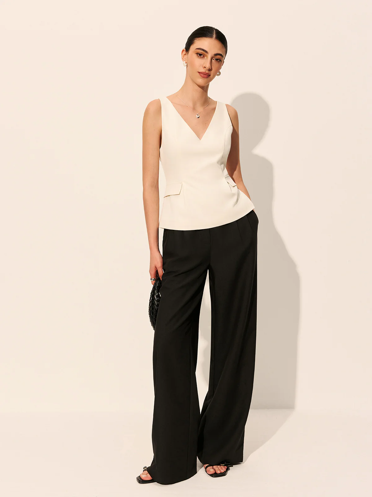 Decor Pockets V-Neck Sleeveless Top - Takermore