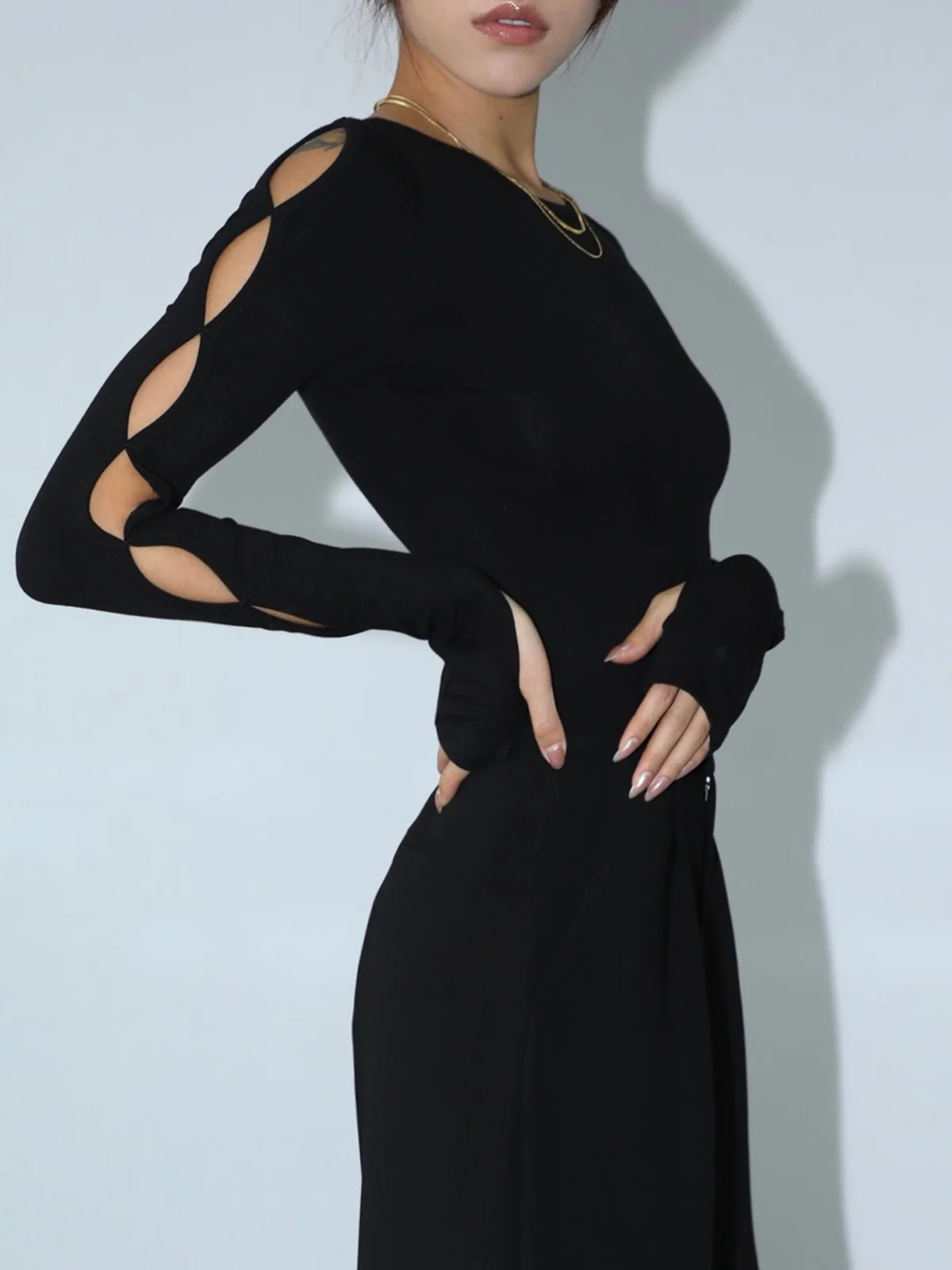 Keyhole Cutout Long Sleeve Bodysuit - Takermore
