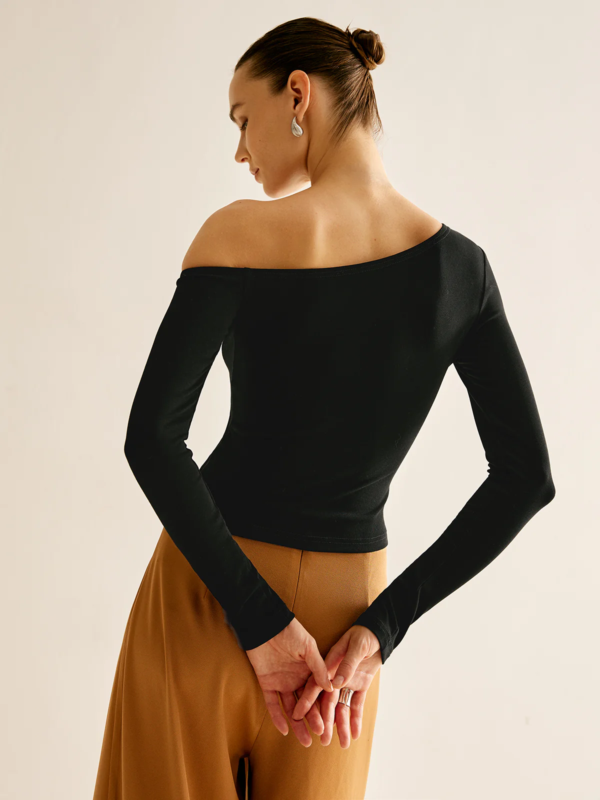 Asymmetrical Cold Shoulder Jersey T-Shirt - Takermore