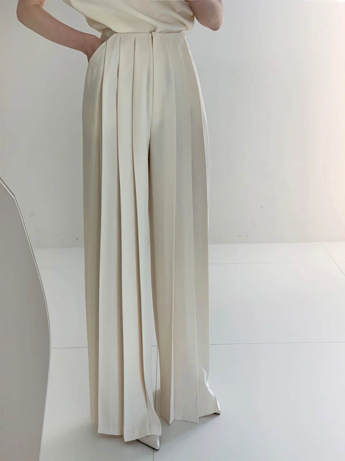 Pleated High Waist Wide Leg Pants - Takermore