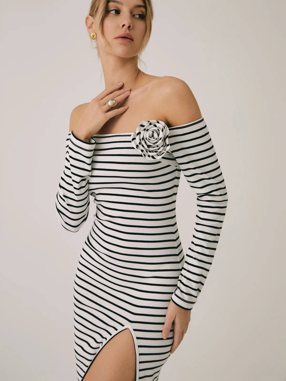 Off-Shoulder Rosette Split Midi Dress - Takermore