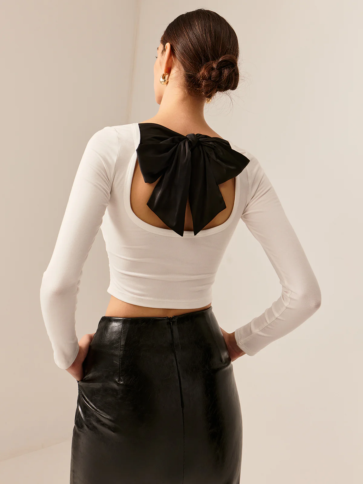 Backless Pleated Bow Crop T-Shirt - Takermore