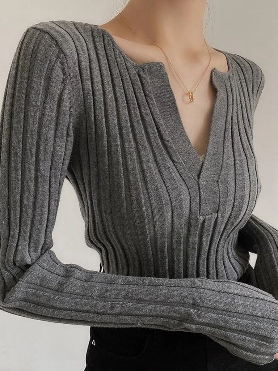 Solid Textured V-neck Knit Top - Takermore