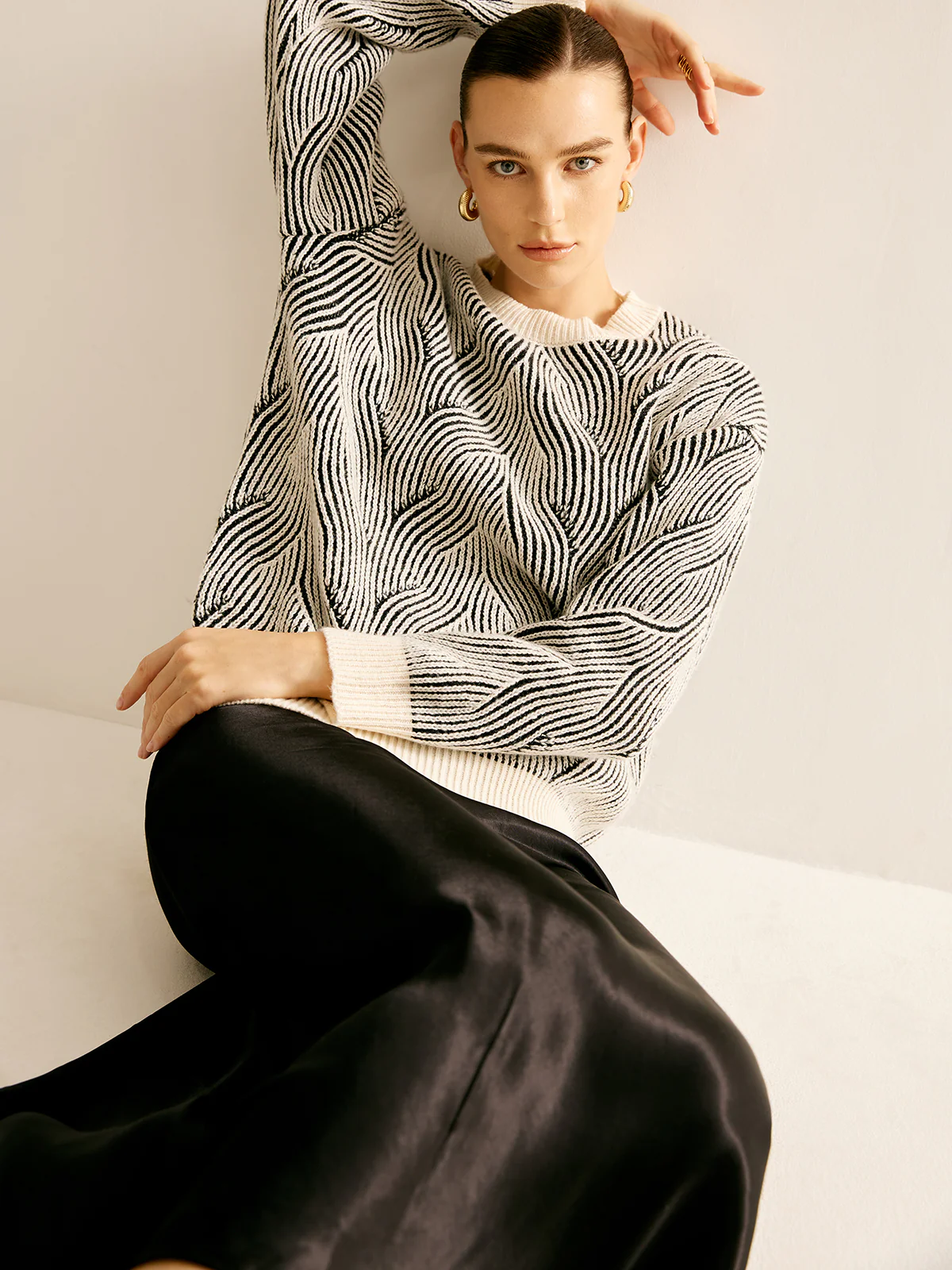 Crew Neck Two Tone Sweater - Takermore