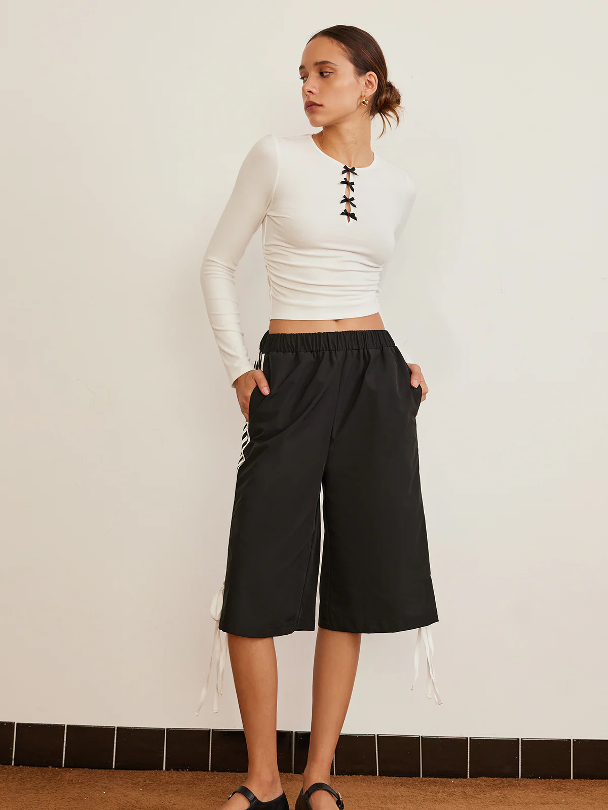 Bow Detail Plain T-Shirt - Takermore