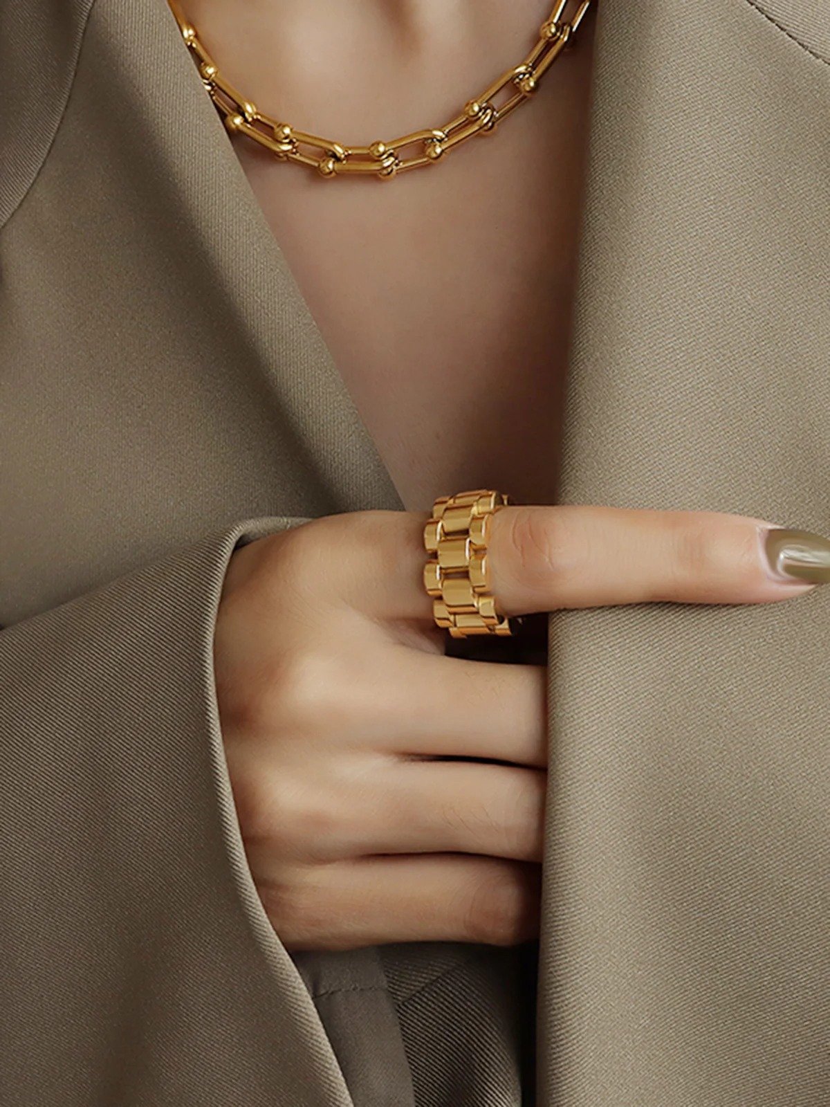 Secret Holds Ring - Takermore